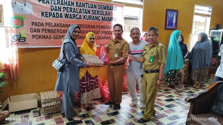 Giat hari senin tgl 26/12/2022....Probebaya bidang pemberdayaan oleh pokmas Gerbang Borneo Kel.Baqa.kec.Samarinda Seberang Penyerahan bantuan sembako dan peralatan sekolah untuk warga kurang mampu.