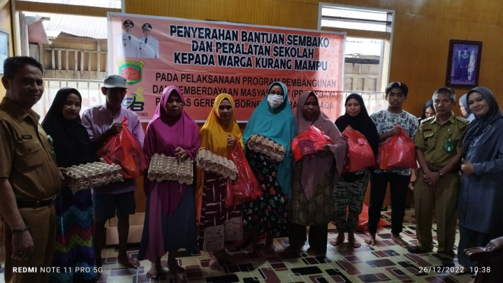 Giat hari senin tgl 26/12/2022....Probebaya bidang pemberdayaan oleh pokmas Gerbang Borneo Kel.Baqa.kec.Samarinda Seberang Penyerahan bantuan sembako dan peralatan sekolah untuk warga kurang mampu.