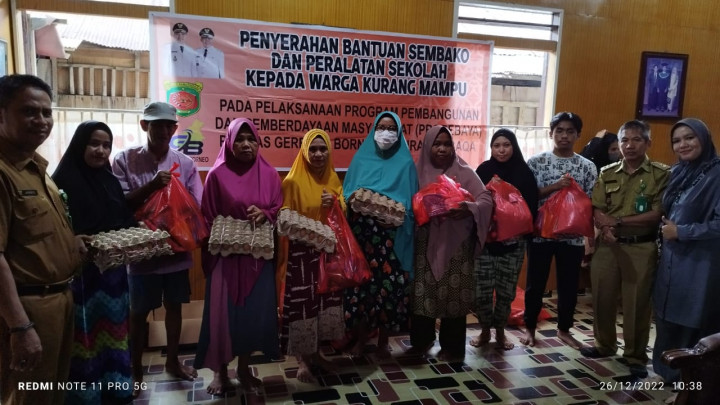 Giat hari senin tgl 26/12/2022....Probebaya bidang pemberdayaan oleh pokmas Gerbang Borneo Kel.Baqa.kec.Samarinda Seberang Penyerahan bantuan sembako dan peralatan sekolah untuk warga kurang mampu.