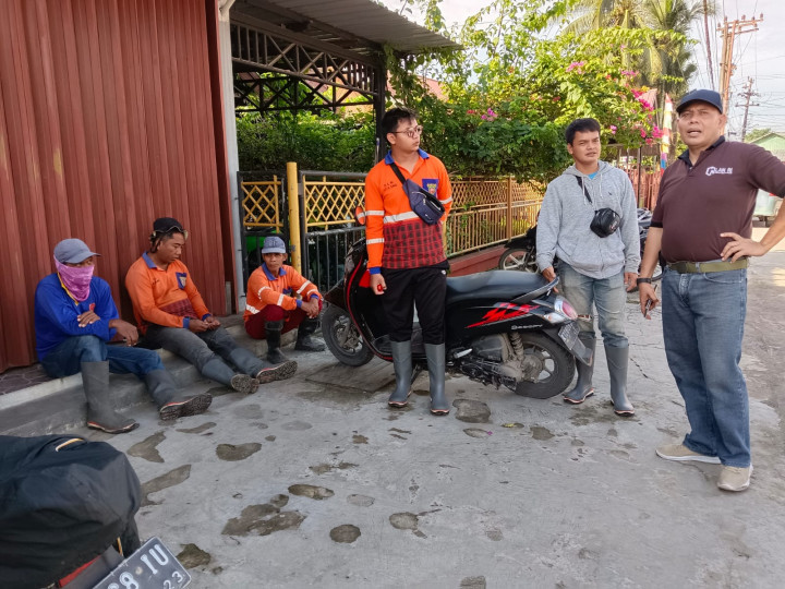 Tgl.  6 /5/2023 Gotong Royong Terpadu di RT.16.17.18.19  diikuti Plt Lurah Baqa dan staff ,Babinkantibmas dan babinsa Kel.Baqa di dukung Juga Oleh DKP dan Bina Marga Kota Samarinda