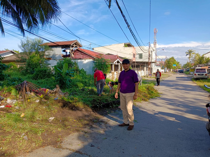 Tgl.  6 /5/2023 Gotong Royong Terpadu di RT.16.17.18.19  diikuti Plt Lurah Baqa dan staff ,Babinkantibmas dan babinsa Kel.Baqa di dukung Juga Oleh DKP dan Bina Marga Kota Samarinda