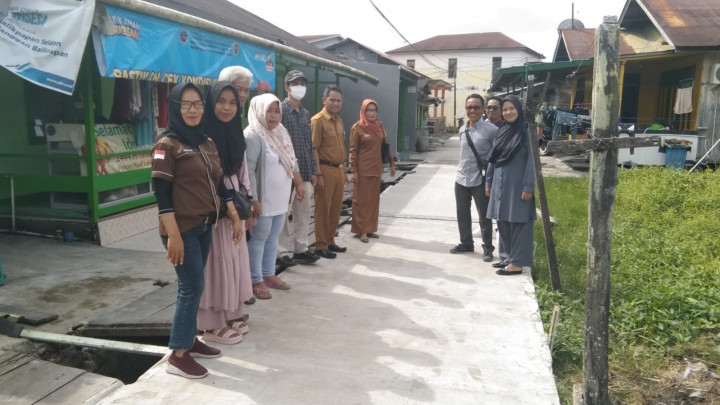 Giat hari ini ...Plt.Lurah Baqa.Kasi Ekobang .Kel.Baqa dan Pokmas Gerbang Borneo.Kel.Baqa  Progres 100% Probebaya Bidang Sapras pengerjaan Semenisasi .Jl.Daeng Mangkona.Gg.Citra. RT.18.Kel.Baqa.Kec.Samarinda Seberang
