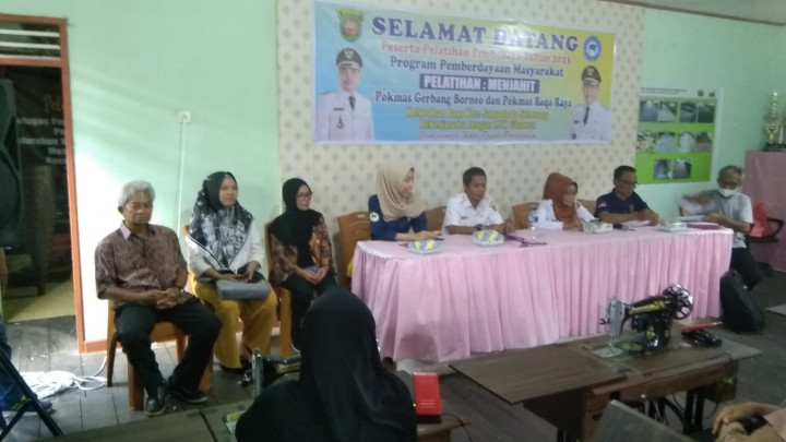 Giat hari hari ini tgl.7/6/2023 Plt.Lurah Baqa .Kasi Kesra.Lpm dan Ketua RT Kel.Baqa.serta Pokmas Gerbang Borneo dan Baqa Raya Kel.Baqa.Kegiatan Probebaya Sub Bidang Pemberdayaan Masyarakat Kel.Baqa.   "  Pelatihan Menjahit dan Pembuatan Kue  "
