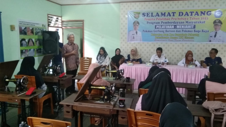 Giat hari hari ini tgl.7/6/2023 Plt.Lurah Baqa .Kasi Kesra.Lpm dan Ketua RT Kel.Baqa.serta Pokmas Gerbang Borneo dan Baqa Raya Kel.Baqa.Kegiatan Probebaya Sub Bidang Pemberdayaan Masyarakat Kel.Baqa.   "  Pelatihan Menjahit dan Pembuatan Kue  "