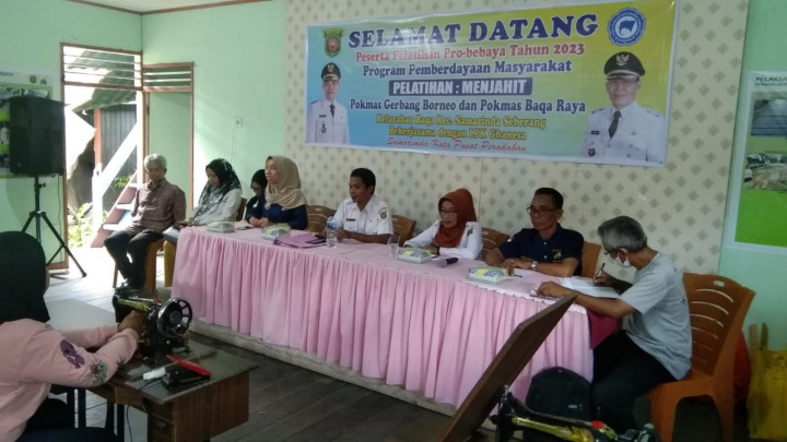 Giat hari hari ini tgl.7/6/2023 Plt.Lurah Baqa .Kasi Kesra.Lpm dan Ketua RT Kel.Baqa.serta Pokmas Gerbang Borneo dan Baqa Raya Kel.Baqa.Kegiatan Probebaya Sub Bidang Pemberdayaan Masyarakat Kel.Baqa.   "  Pelatihan Menjahit dan Pembuatan Kue  "
