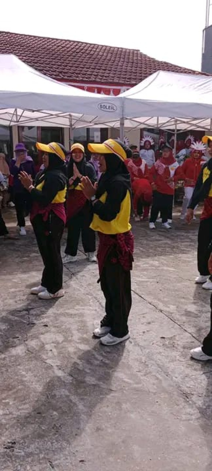 Giat Tgl 25 Agustus 2023 Dasawisma Kelurahan Baqa Yang dihadiri oleh lurah dan kasi Kesra Kelurahan Baqa Mengadakan Lomba Senam Poco-poco dan Maumere  yang diikuti oleh 22 RT Samarinda Seberang
