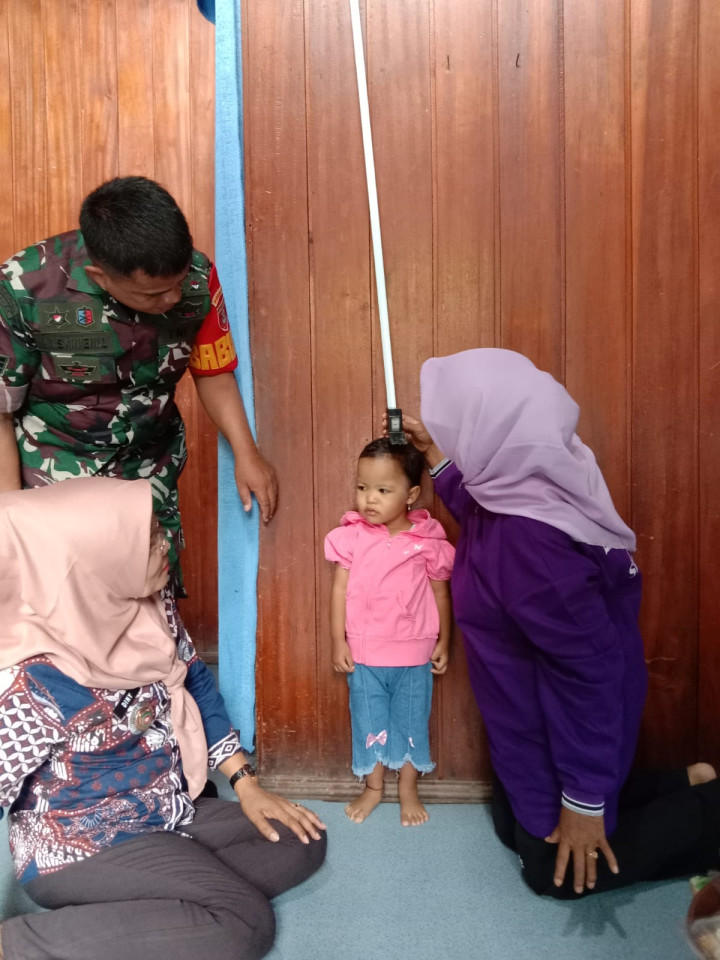 Giat Tgl 14 september 2023 kunjungan ke posyandu Seledri di RT. 21, yang di hadiri oleh Babinsa dan Lurah Baqa Samarinda Seberang.