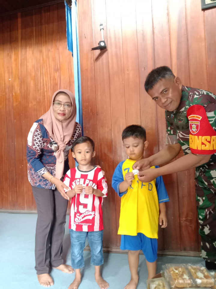 Giat Tgl 14 september 2023 kunjungan ke posyandu Seledri di RT. 21, yang di hadiri oleh Babinsa dan Lurah Baqa Samarinda Seberang.