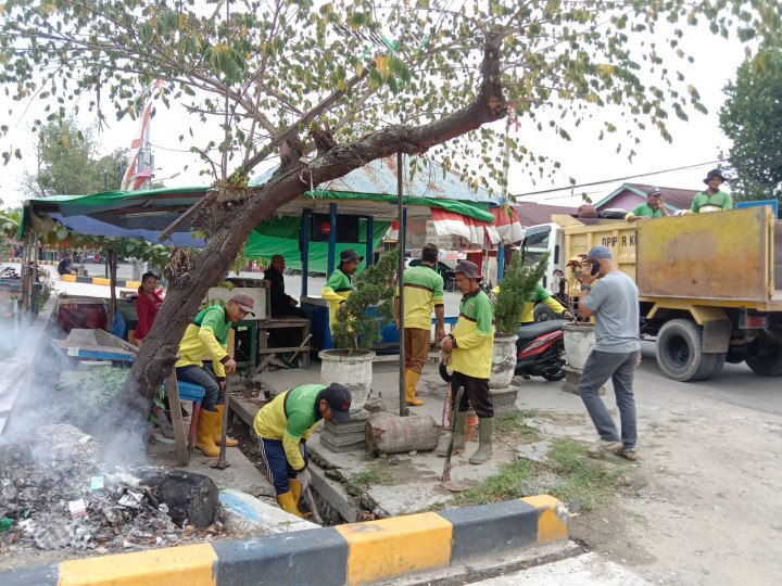 Giat Tgl 16 September 2023, Gotong Royong Depan Terminal Banjarmasin yang di hadiri RT, Kasi Ekobang, Lurah Baqa Samarinda Seberang.