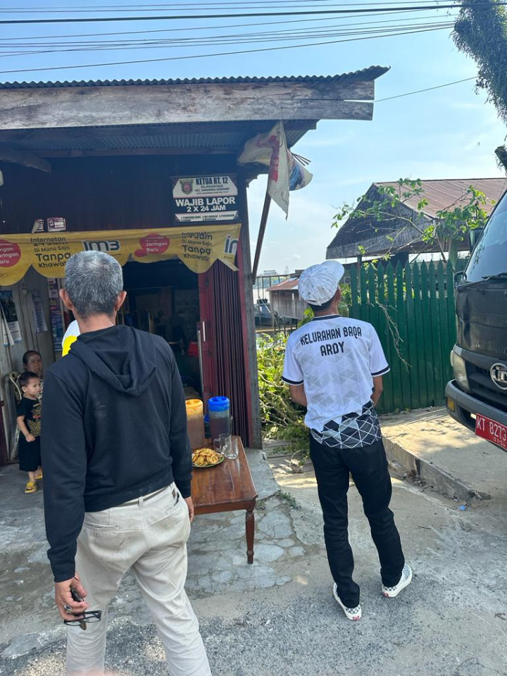 Giat, Tgl 22 September 2023, Penebangan Dan Pengangkutan Pohon Depan Terminal Banjarmasin.
