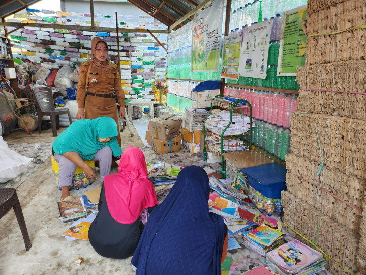 Persiapan Mengikuti Lomba Penilaian Bank Sampah Pada tanggal 1 November 2023 Jl. Sultan Hasanuddin Gg. Langgar RT. 08 Blok F2 Kelurahan Baqa, Kecamatan Samarinda Seberang