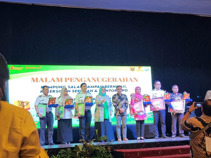 Giat Tgl 22 November 2023 pada pukul 19.00 bertempat di Ballroom lantai 1 hotel bumi senyiur yang di hadiri oleh Camat Samarinda seberang dan Lura baqa.