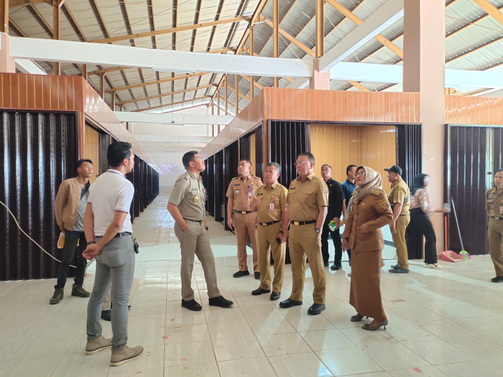 Giat Tgl 05 Desember 2023, Kujungan Walikota Bpk Dr. H. Andi Harun, TWAP,Kadis Perdagangan, Camat Samarinda Seberang, Lurah Baqa.  di Pasar Inpres Baqa.