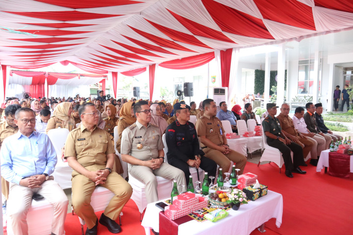 Giat Tgl 5 Desember 2023, Peresmian Program dan Ruang Pelayanan Digital Kecamatan dan Kelurahan di kecamatan samarinda Seberang, yang di hadiri oleh walikota Bpk. Dr. H. Andi Harun.  TWAP, Camat Samarinda Seberang, Lurah se samarinda seberang.