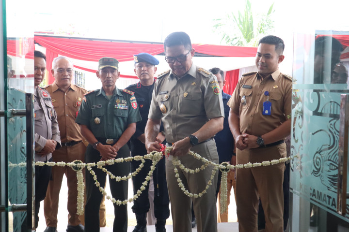 Giat Tgl 5 Desember 2023, Peresmian Program dan Ruang Pelayanan Digital Kecamatan dan Kelurahan di kecamatan samarinda Seberang, yang di hadiri oleh walikota Bpk. Dr. H. Andi Harun.  TWAP, Camat Samarinda Seberang, Lurah se samarinda seberang.