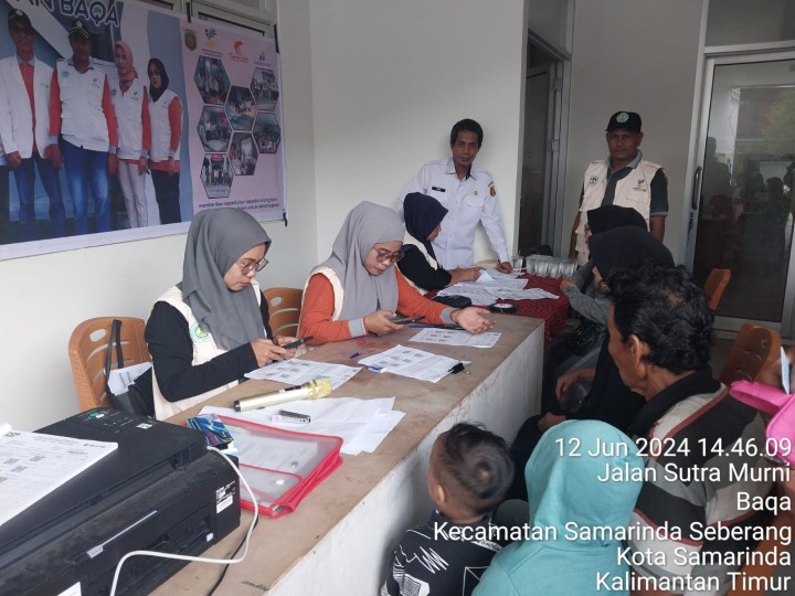 Giat tgl 12 Juni 2024, Pembagian Beras Buloq di kelurahan Baqa, dan di dampingi oleh Kasi Kesra Kelurahan Baqa , IPSM kelurahan Baqa Kecamatan Samarinda Seberang