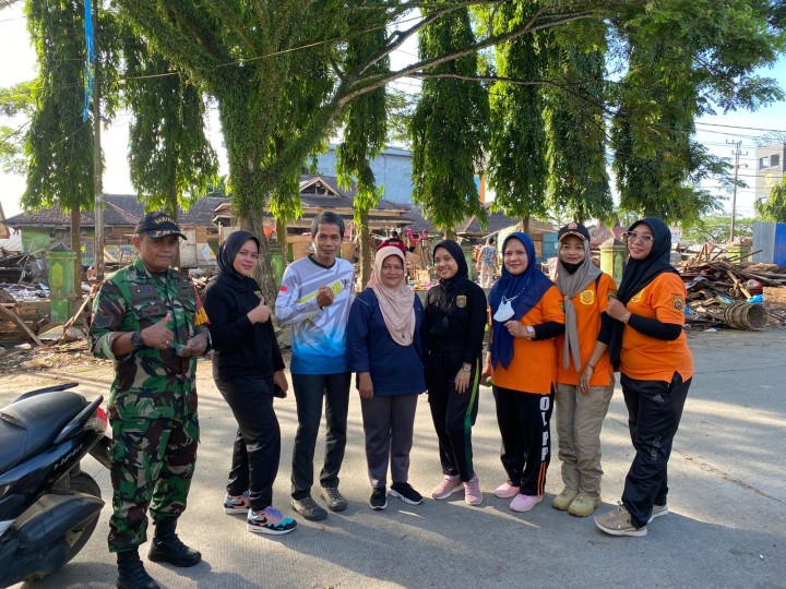 Giat Tgl 8 juni 2024, Gotong Royong Pasar Baqa Lama, di Jl LamaduKelleng. bersama Camat Samarinda Seberang, Sapol PP Samarinda Seberang,Lurah Baqa Kasi Kesra baqa, dan staf kelurahan baqa samarinda seberang