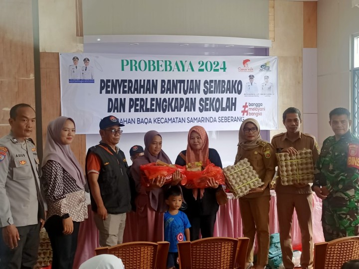 Penyerahan Bantuan Alat Sekolah dan Sembako Untuk Warga tidak mampu pada pelaksanaan Probebaya Tgl 23 Juli 2024.yang di hadiri oleh Lurah baqa, kasi kesra baqa, babinsa baqa, Babinmas baqa dan pendamping probebaya kecamatan samarinda seberang
