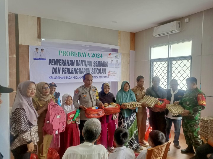 Penyerahan Bantuan Alat Sekolah dan Sembako Untuk Warga tidak mampu pada pelaksanaan Probebaya Tgl 23 Juli 2024.yang di hadiri oleh Lurah baqa, kasi kesra baqa, babinsa baqa, Babinmas baqa dan pendamping probebaya kecamatan samarinda seberang