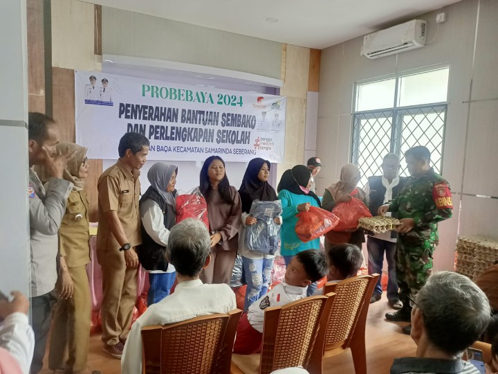 Penyerahan Bantuan Alat Sekolah dan Sembako Untuk Warga tidak mampu pada pelaksanaan Probebaya Tgl 23 Juli 2024.yang di hadiri oleh Lurah baqa, kasi kesra baqa, babinsa baqa, Babinmas baqa dan pendamping probebaya kecamatan samarinda seberang