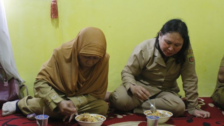 Kunjungan Silaturahmi Personil Kelurahan Budaya Pampang Ke Posko KKN 44 UNMUL