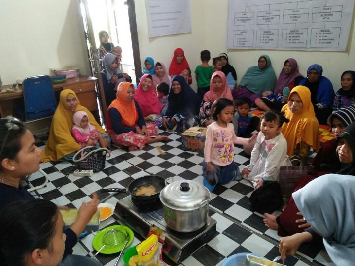 Pengolahan Hasil Kebun Berupa Singkong dan Ubi Ungu Menjadi Makanan Modern (Nugget) Bersama Ibu PKK Kelurahan Budaya Pampang