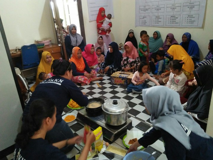 Pengolahan Hasil Kebun Berupa Singkong dan Ubi Ungu Menjadi Makanan Modern (Nugget) Bersama Ibu PKK Kelurahan Budaya Pampang
