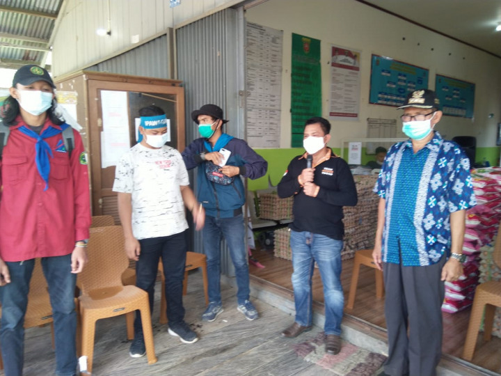 Pemberian Bantuan Untuk Warga Budaya Pampang Yang Positif Covid 19