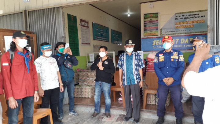 Pemberian Bantuan Untuk Warga Budaya Pampang Yang Positif Covid 19