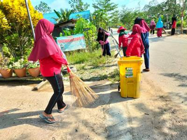 Foto Kegiatan Gotong Royong Kader Kampung KB (Jum'at, 08 Oktober 2021)