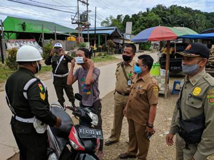 Foto Kegiatan Operasi Yustisi didepan Kantor Kecamatan Samarinda Utara (Selasa, 12 Oktober 2021)