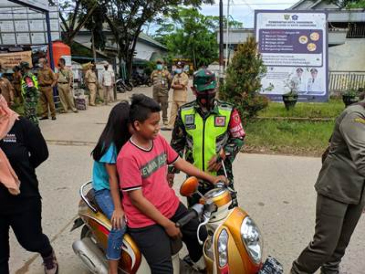 Foto Kegiatan Operasi Yustisi didepan Kantor Kecamatan Samarinda Utara (Selasa, 12 Oktober 2021)