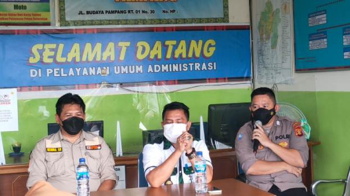 Foto Kegiatan Penyerahan Perahu, Dayung, dan Tali Webbing Kepada Kelurahan Tangguh Bencana (Rabu, 22 Desember 2021)