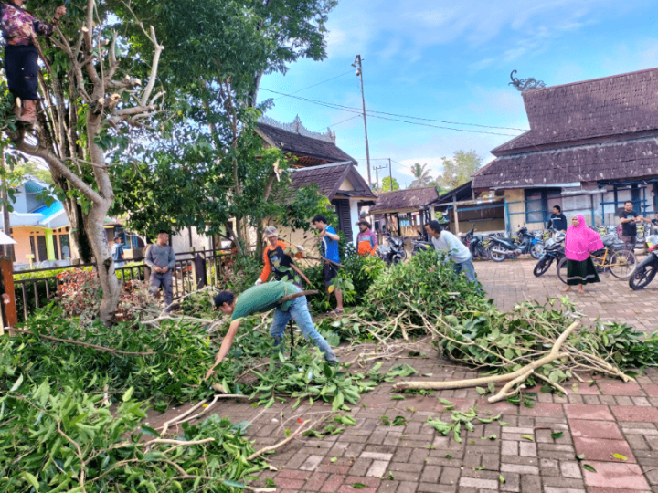 Gotong Royong di Desa Budaya Pampang tgl 13 Mei 2022