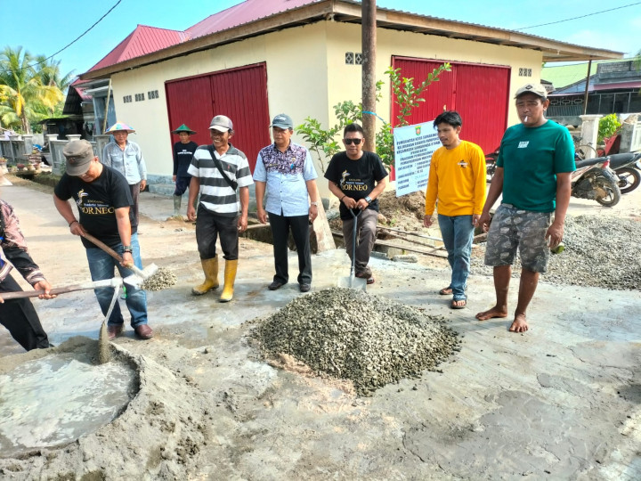 Peninjauan Pelaksanaan Proyek Probebaya Thn 2022 di Kelurahan Budaya Pampang oleh Camat Samarinda Utara bersama dengan Lurah, Sekretaris dan POKMAS Kel. Budaya Pampang tgl 03 Juni 2022