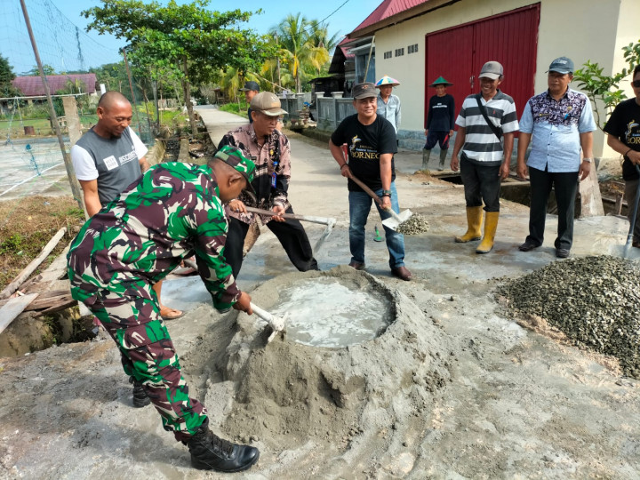Peninjauan Pelaksanaan Proyek Probebaya Thn 2022 di Kelurahan Budaya Pampang oleh Camat Samarinda Utara bersama dengan Lurah, Sekretaris dan POKMAS Kel. Budaya Pampang tgl 03 Juni 2022