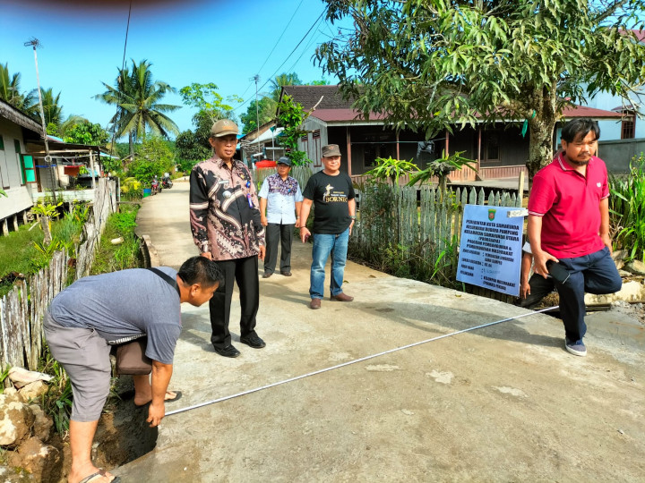 Peninjauan Pelaksanaan Proyek Probebaya Thn 2022 di Kelurahan Budaya Pampang oleh Camat Samarinda Utara bersama dengan Lurah, Sekretaris dan POKMAS Kel. Budaya Pampang tgl 03 Juni 2022