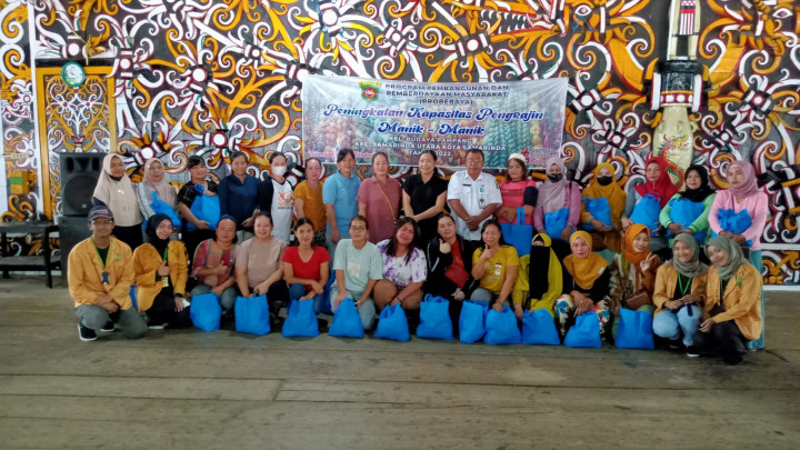 Pelatihan Kerajinan Manik (RT. 01, RT. 03, RT. 04 dan RT. 05) Kegiatan Pemberdayaan Masyarakat (Pro Bebaya) Kelurahan Budaya Pampang Tgl. 07 Juli 2022