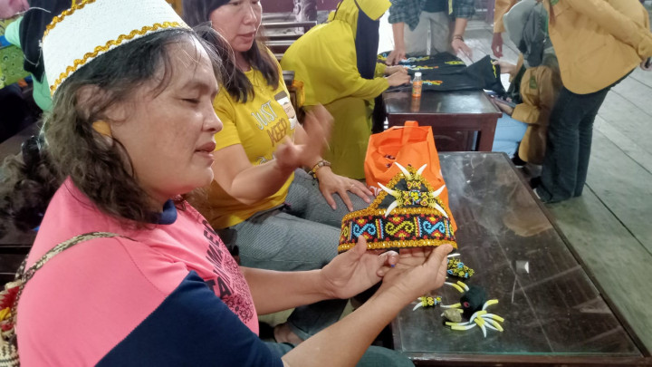 Pelatihan Kerajinan Manik (RT. 01, RT. 03, RT. 04 dan RT. 05) Kegiatan Pemberdayaan Masyarakat (Pro Bebaya) Kelurahan Budaya Pampang Tgl. 07 Juli 2022