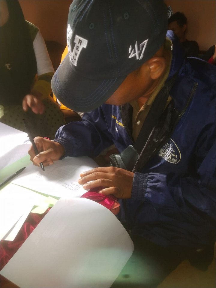 Pelatihan Kupas Kemiri (RT. 06) Pada Kegiatan Pemberdayaan Masyarakat (Pro Bebaya) Kelurahan Budaya Pampang Tgl. 17 Juli 2022