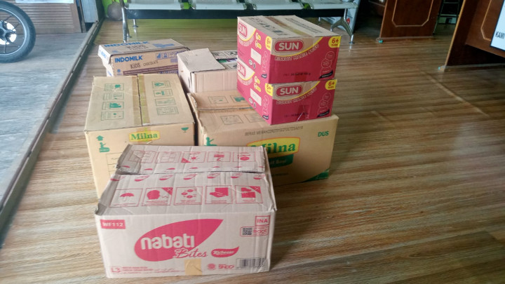 Penyerahan Bantuan Makanan dan Vitamin Tambahan Ke Posyandu Lansia dan Posyandu Balita Antara Pokmas Pekuaq dan Pengurus Posyandu Pada Kegiatan pemberdayaan Masyarakat (Pro Bebaya) kelurahan Budaya Pampang Tgl. 13 Juli 2022
