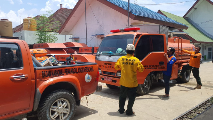 persiapan oleh bpbd samarinda untuk pemadaman lahan terbakar di kel.bud.pampang RT>05