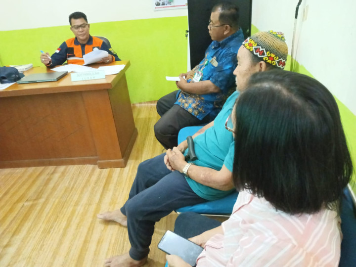 mediasi lahan sengketa RT.05 di kel.budaya pampang dihadiri lurah dan sekretaris kelurahan