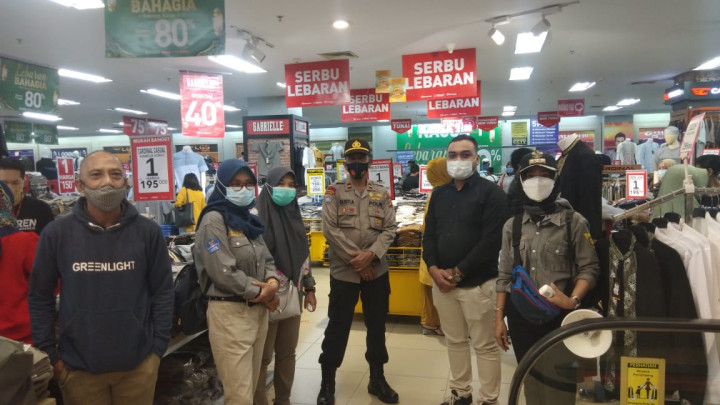 Partisipasi Kelurahan Bugis dalam Kegiatan Patroli Gabungan Pencagahan  Covid-19  menjelang Idul Fitri 1442 H di Pasar Pagi