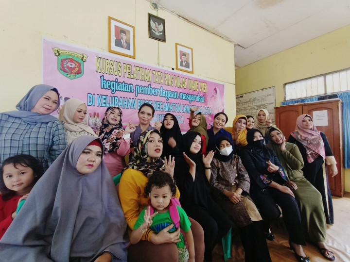 Kegiatan Kursus Kecantikan Kelurahan Bugis mencakup Kegiatan Pemberdayaan Masyarakat Tahun 2021
