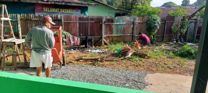 kegiatan gotong royong bersama TNI dan RT 10,RT 11, RT 19, RT 3,RT 4 dan RT 5 pada tanggal 26 -27 Maret 2022