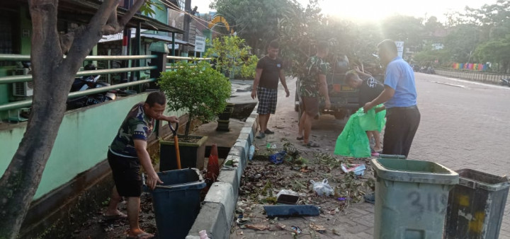 kegiatan gotong royong bersama TNI dan RT 10,RT 11, RT 19, RT 3,RT 4 dan RT 5 pada tanggal 26 -27 Maret 2022