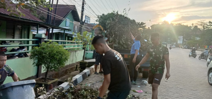 kegiatan gotong royong bersama TNI dan RT 10,RT 11, RT 19, RT 3,RT 4 dan RT 5 pada tanggal 26 -27 Maret 2022