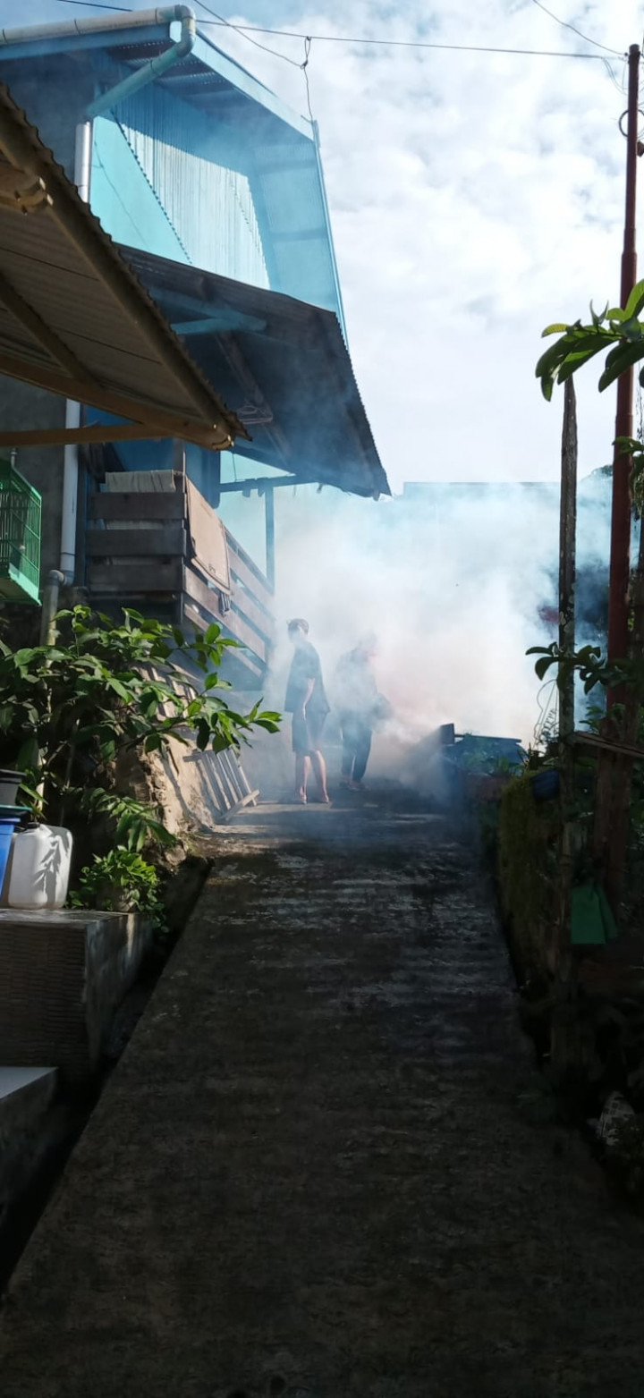 Kegiatan Fogging kelurahan Bugis di RT 14 dan RT 13