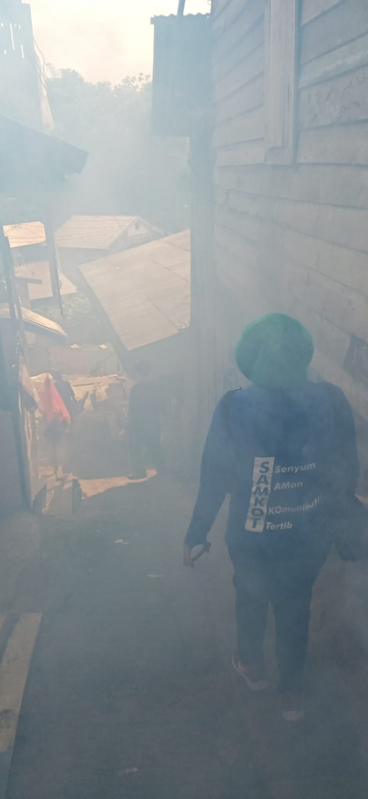 Kegiatan Fogging kelurahan Bugis di RT 14 dan RT 13